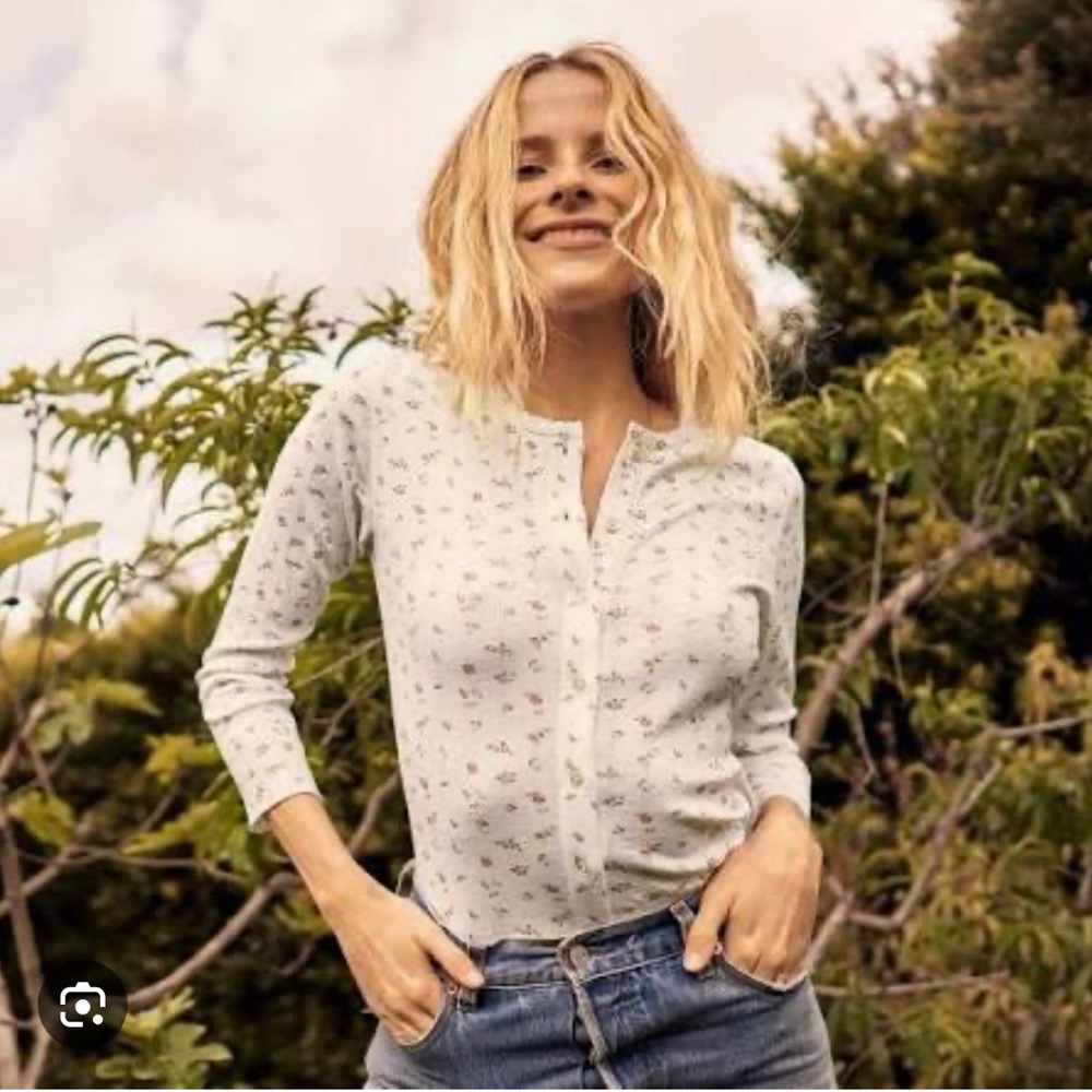 Down Amelia Tee